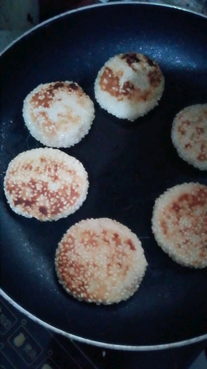 烙糯米芝麻饼