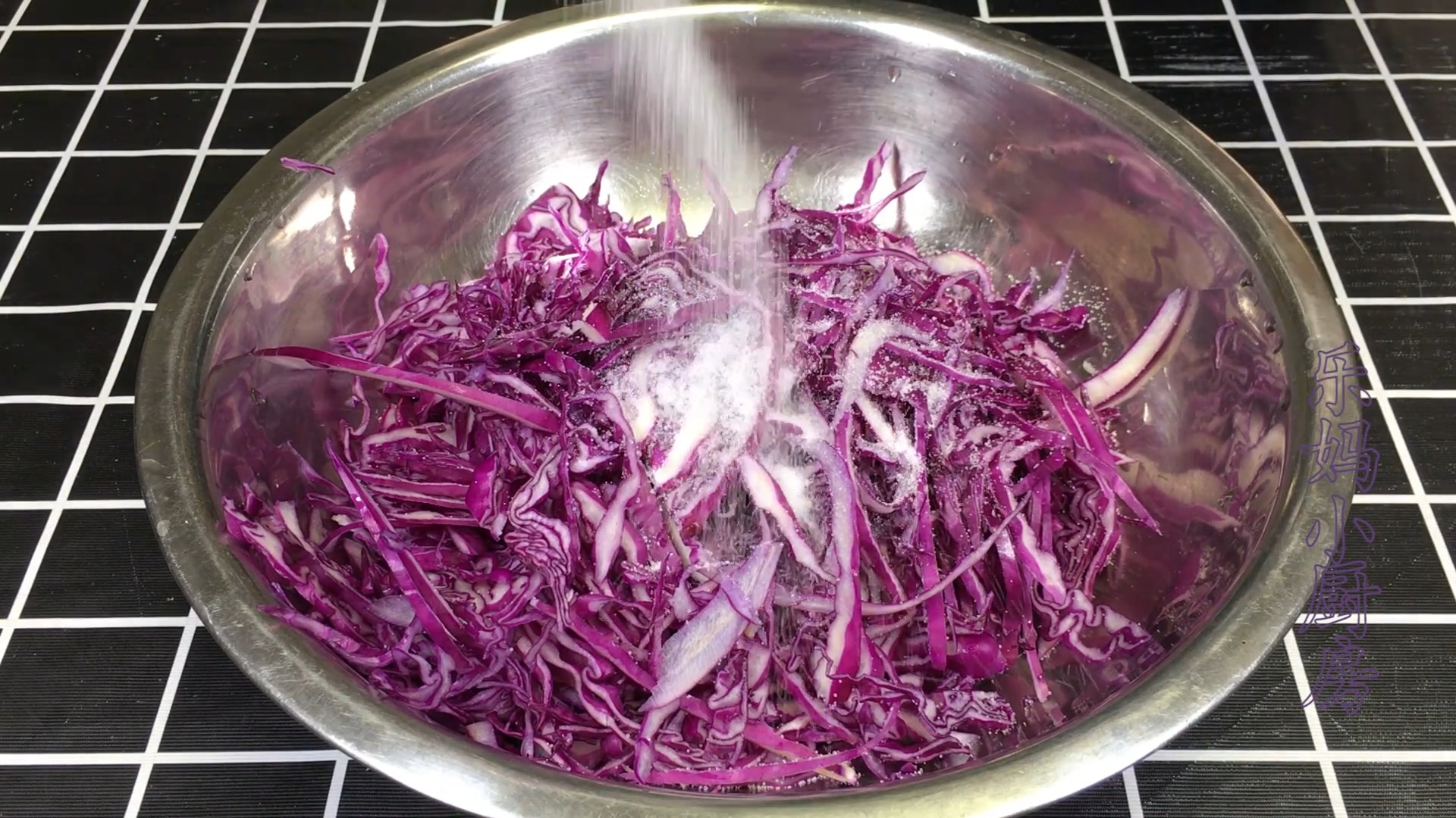 #美食#凉拌紫甘蓝到底要不要焯水,很多人第一步就错,难怪口感差没营养