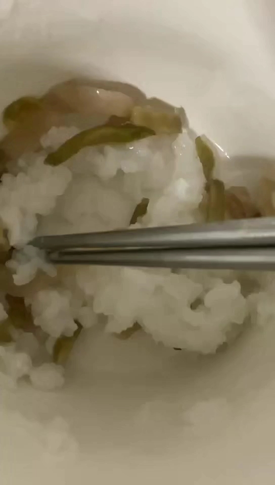 白粥配榨菜
