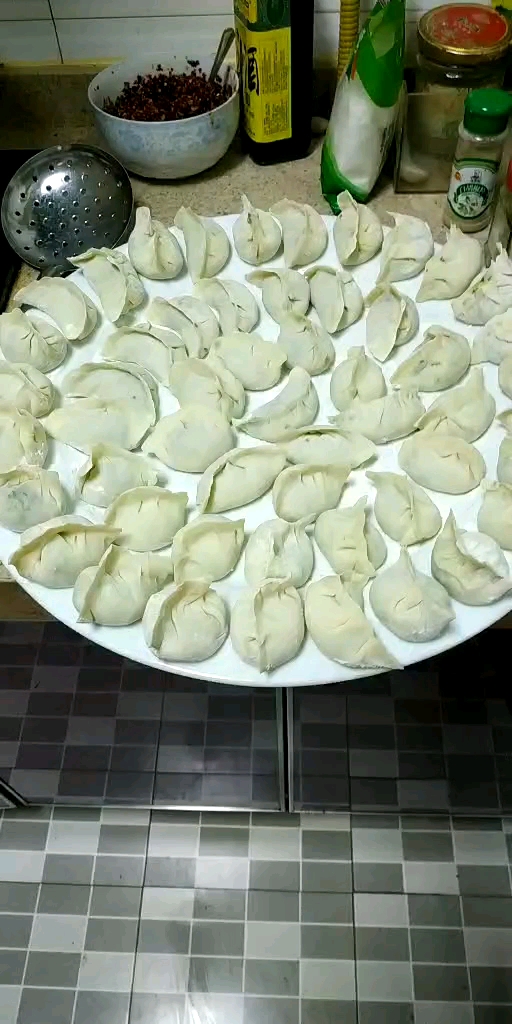 过年了,吃大虾仁牛肉馅饺子。