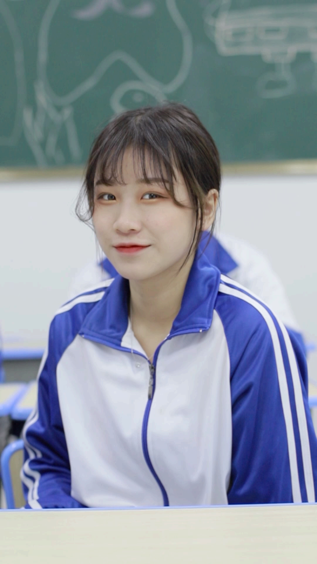 谁曾在奶茶店的祝福墙上写过你的名字?