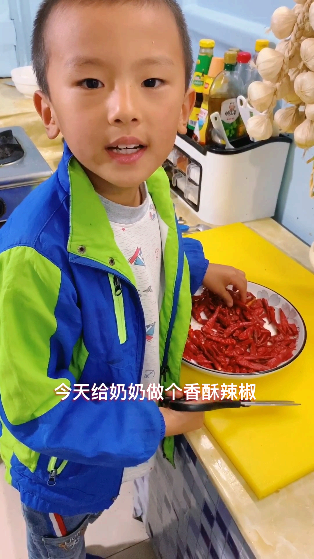 #爱美食爱生活#宝宝给奶奶做下饭的香酥辣椒,很美味