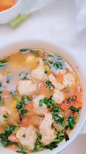 丸子汤,鸡腿做得丸子,第1次做的挺成功,味道不错。