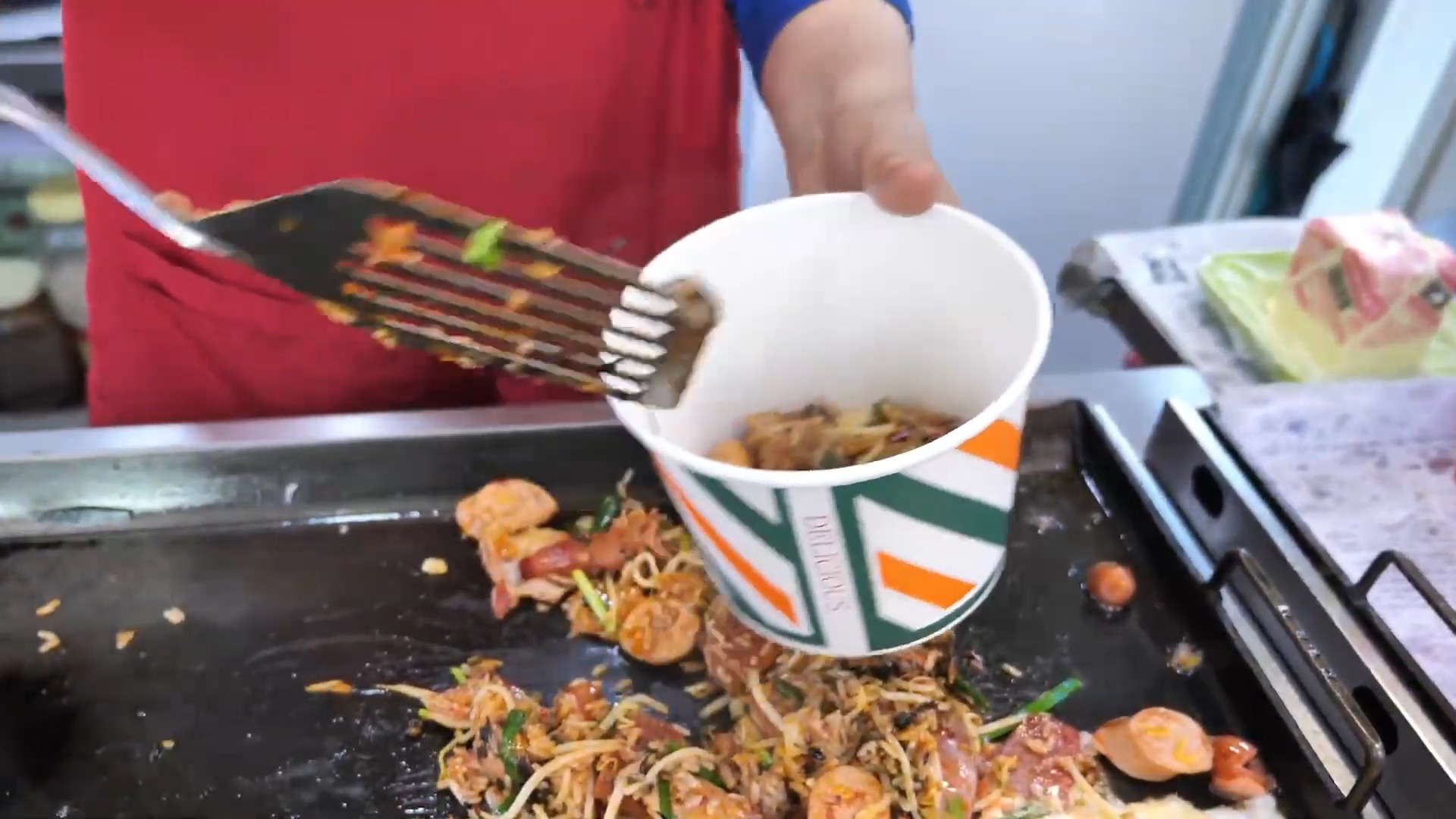 夜市超美味的火腿鸡蛋炒饭,13块钱一碗,隔着屏幕都感觉香!