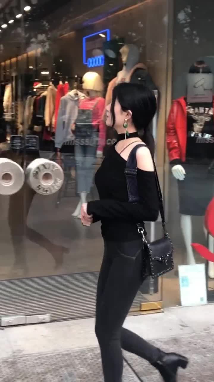 公司新来的女同事,光看她这侧脸,我就知道一定是个大美女