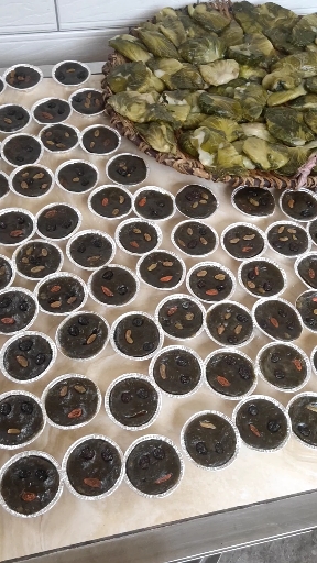 广东特色小吃艾籺与生菜包,新鲜出炉滚热辣
