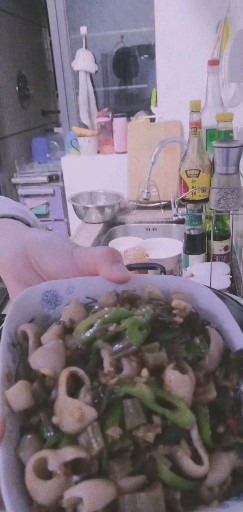 爆炒咸菜猪大肠,超级下饭哦,我想应该没有几个客家人不喜欢的