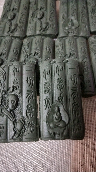#佛系生活#养生药材制作的合香香牌,佩戴把玩起到养生保健的作用,关注我持续中,欢迎定制