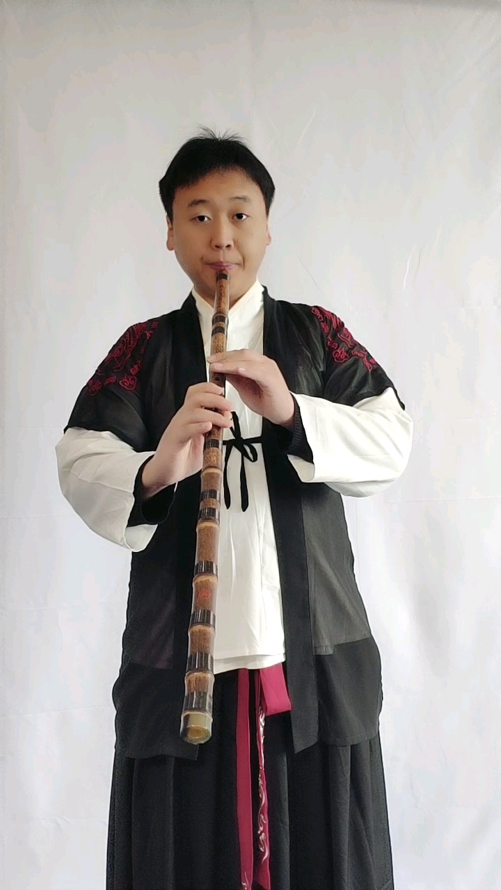 #欢乐幸福年#《故梦》箫版,有没有勾起你的对家乡的回忆?