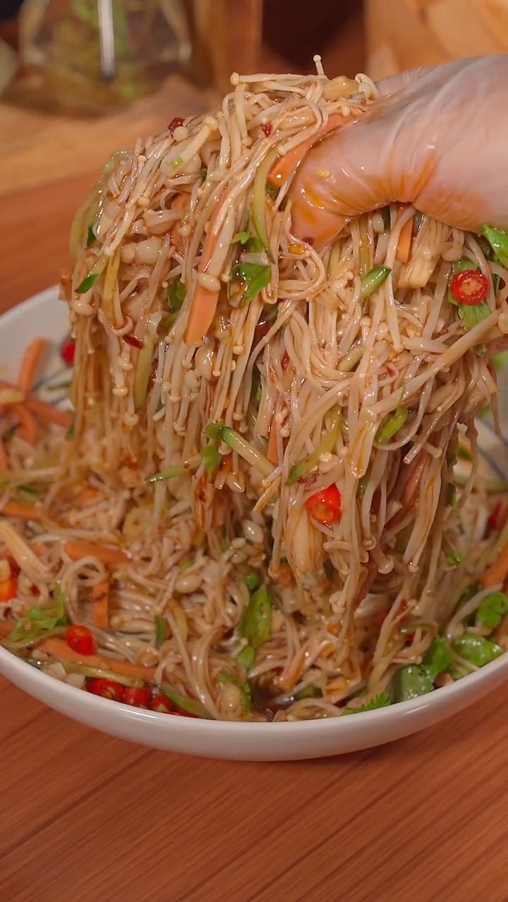 天热没胃口,做上一份凉拌红油金针菇,酸辣爽口又下饭#凉拌菜