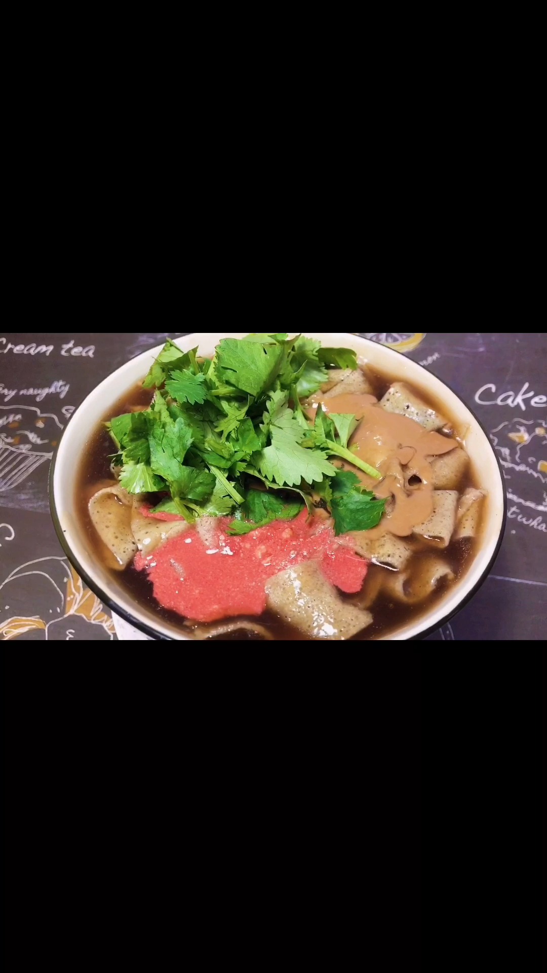 天津传统早点“嘎巴菜”教你在家做,精髓在于卤子,实惠又美味