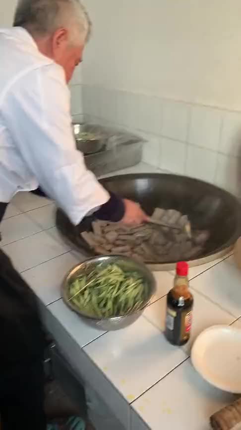 赵本山大叔做的“豆腐炖带鱼”,宋小宝有口服了