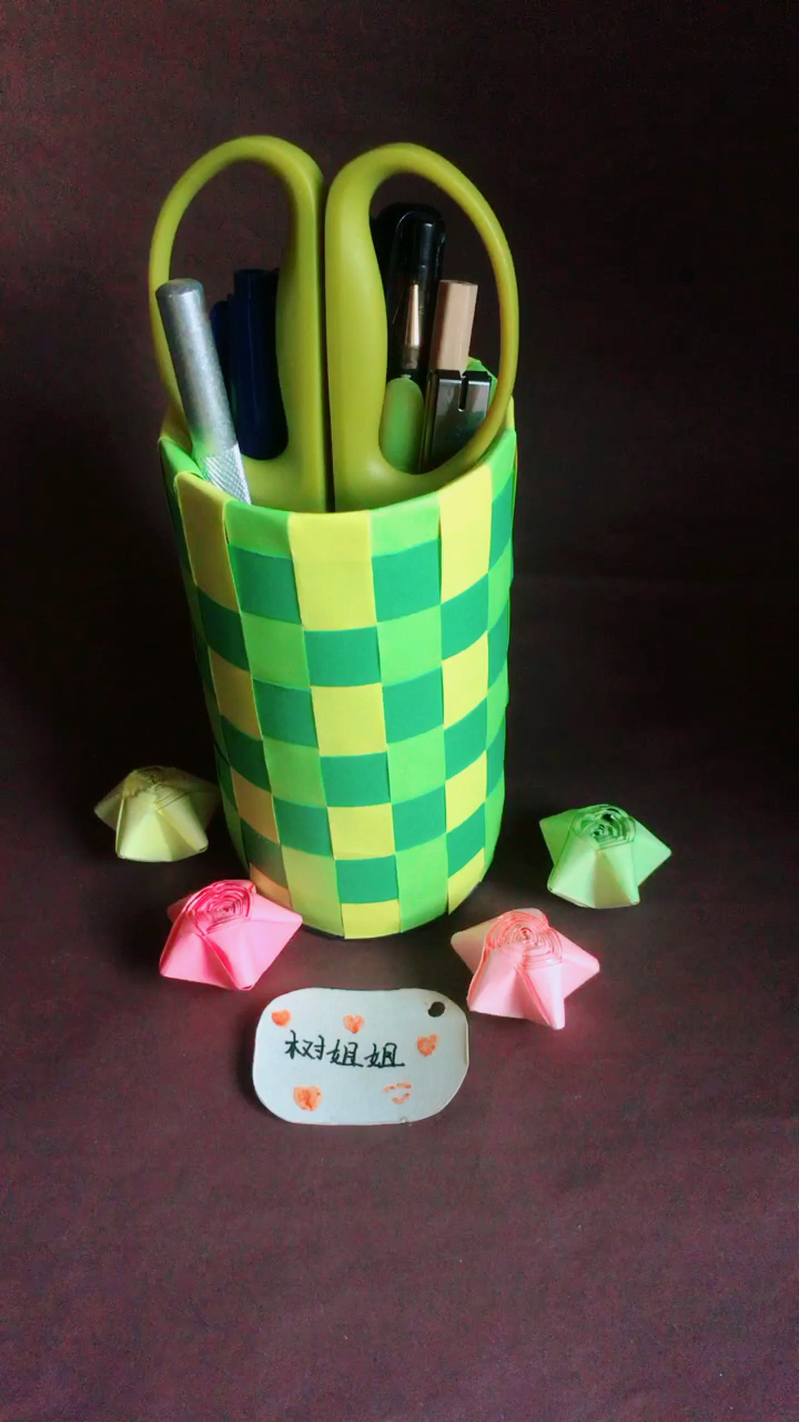 #高手在民间#八宝粥吃完罐子不要扔,这样改造成实用美观的笔筒花筒