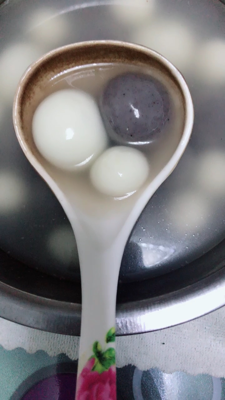 买出三样汤圆
