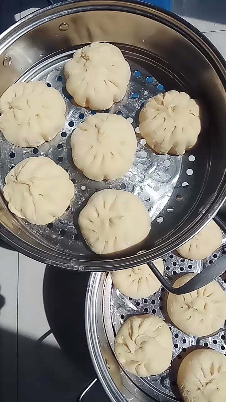 玉米面菜包子出锅了!