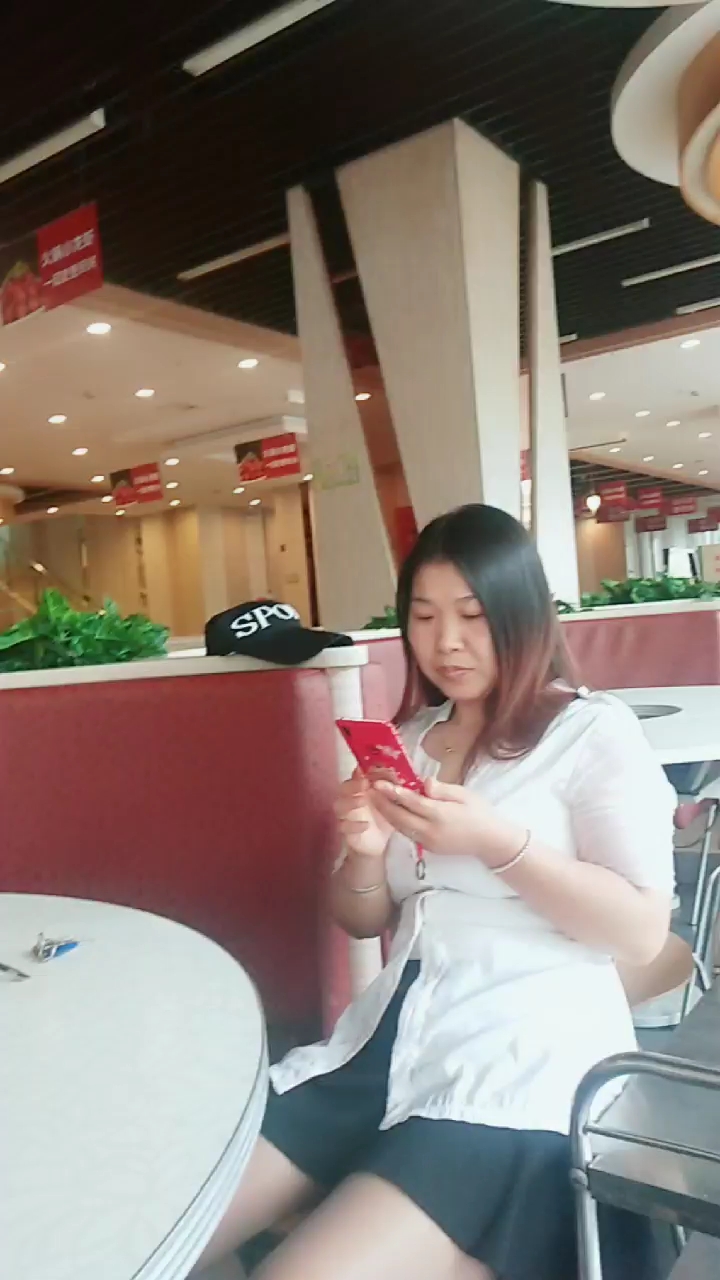 陪伴弟弟妹妹弟媳妇,弟媳妇的嫂子来萍乡季季红火锅店吃火锅,龙虾