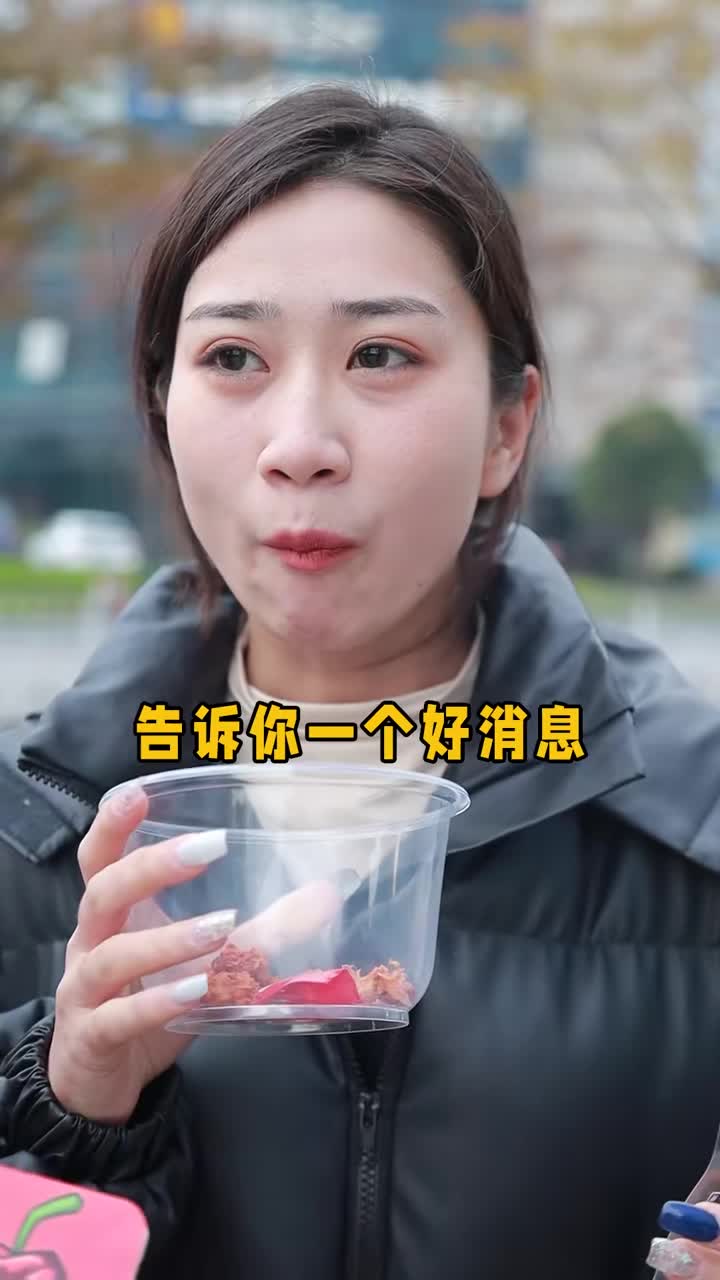 #辣椒#节目组去过武汉、郑州、广州、南宁、重庆、成都、贵阳和南昌,Z难忘的要数南昌,毕竟是