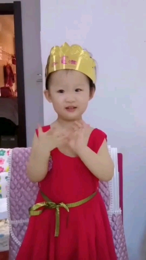 宝宝2岁生日。宝宝祝大家快乐!