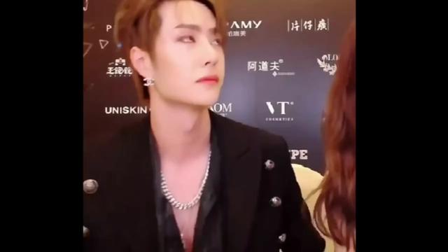 #王一博 哇塞一博这个发型帅炸了有没有?男同事都觉得一博帅感觉的流口水啦感觉一博帅的来集合