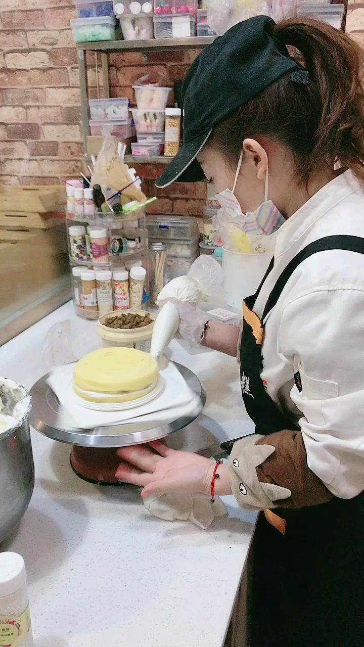 #返程行李箱#布朗熊可妮兔蛋糕教程 我就想问疫情结束最想见我的人是谁