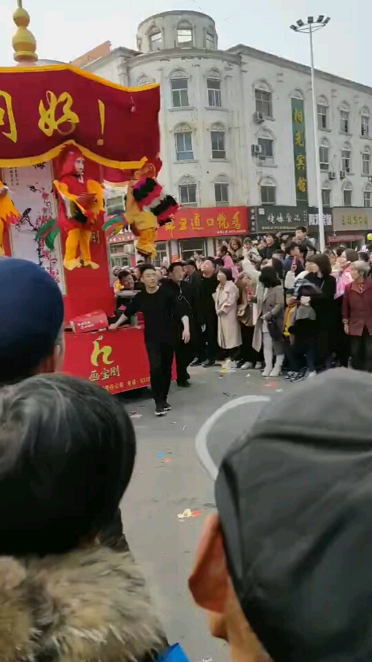 古会上的画宝刚烧鸡