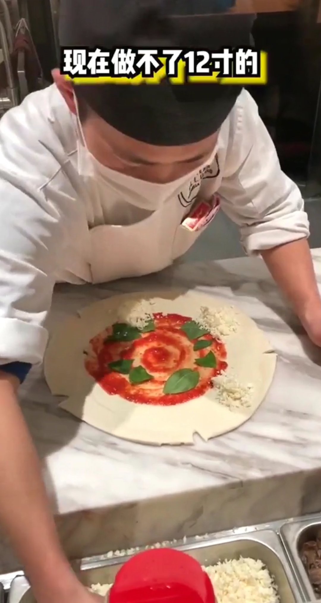 跟前男友吃披萨,他却用毕生所学,把12寸的披萨换了4个6寸的