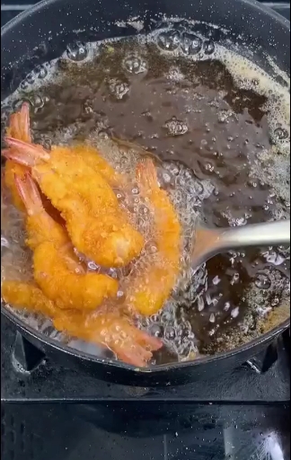 #制作美食#黄金凤尾虾