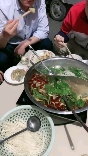 陪伴老爹老娘一起吃饭是最幸福的,,,