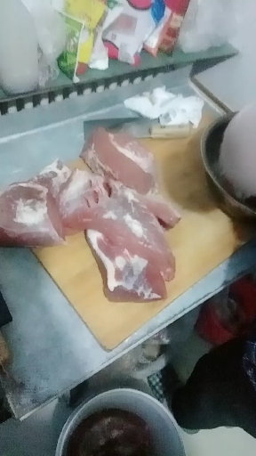 老妈做的五香牛肉腌制中