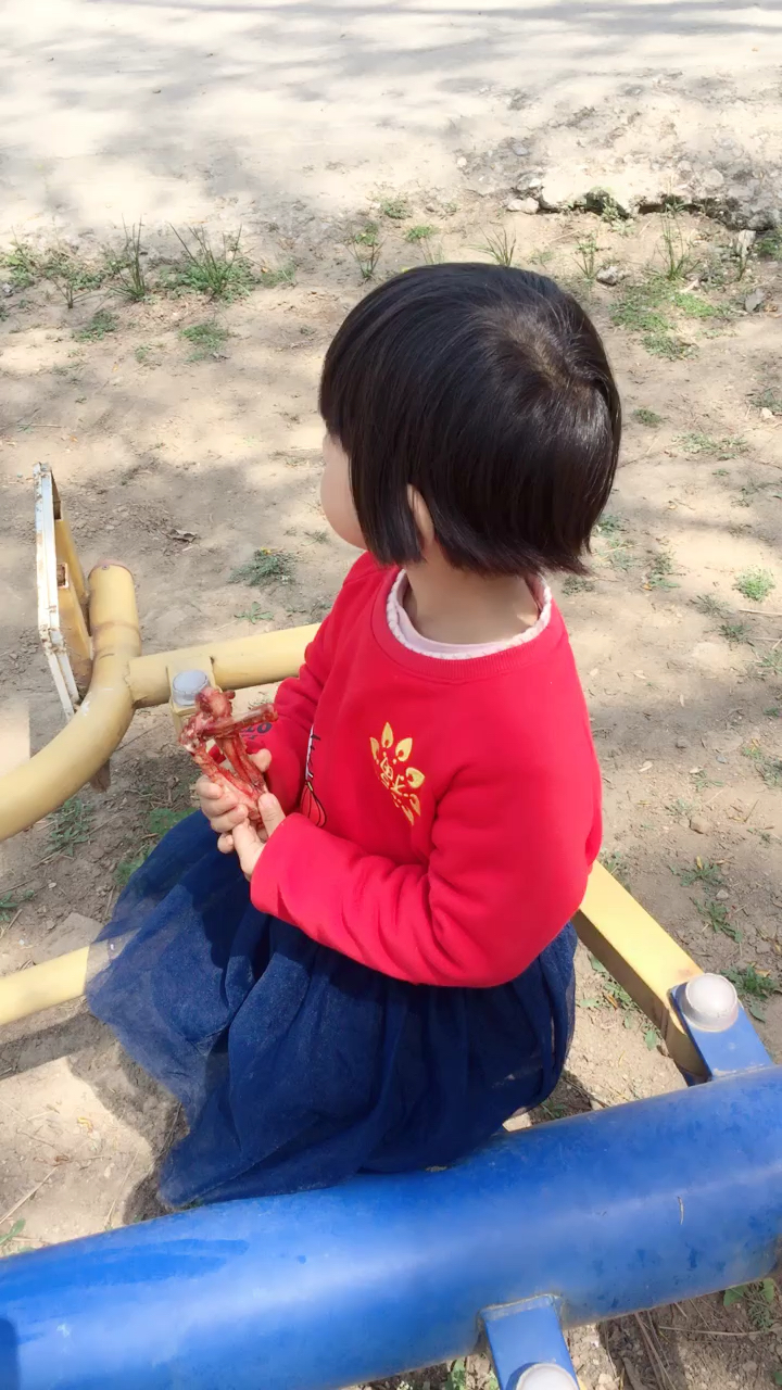 好玩了鹅翅都忘记吃了。