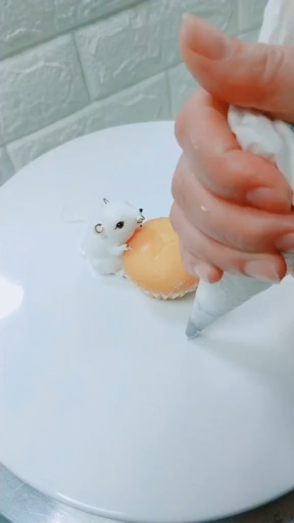 偷蛋糕的小老鼠