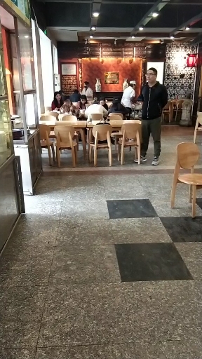 走健康之路吃小街锅贴洛阳市西工小街