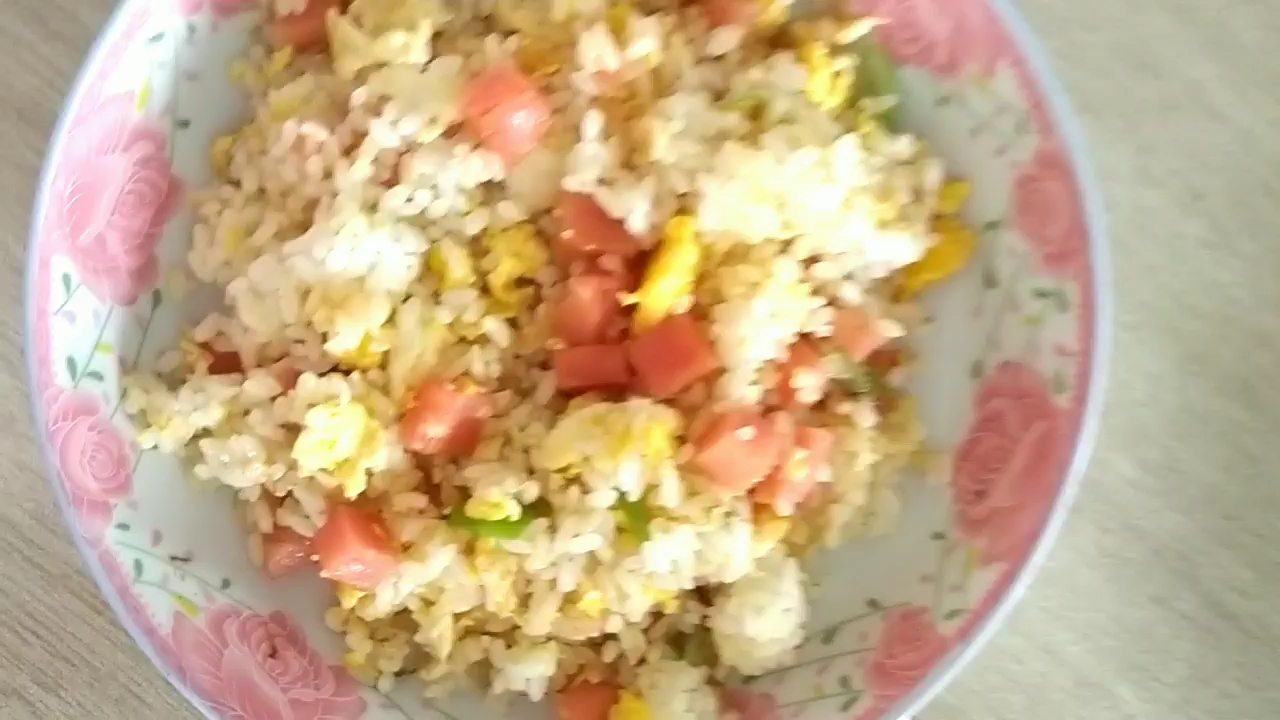 火腿肠鸡蛋炒饭!