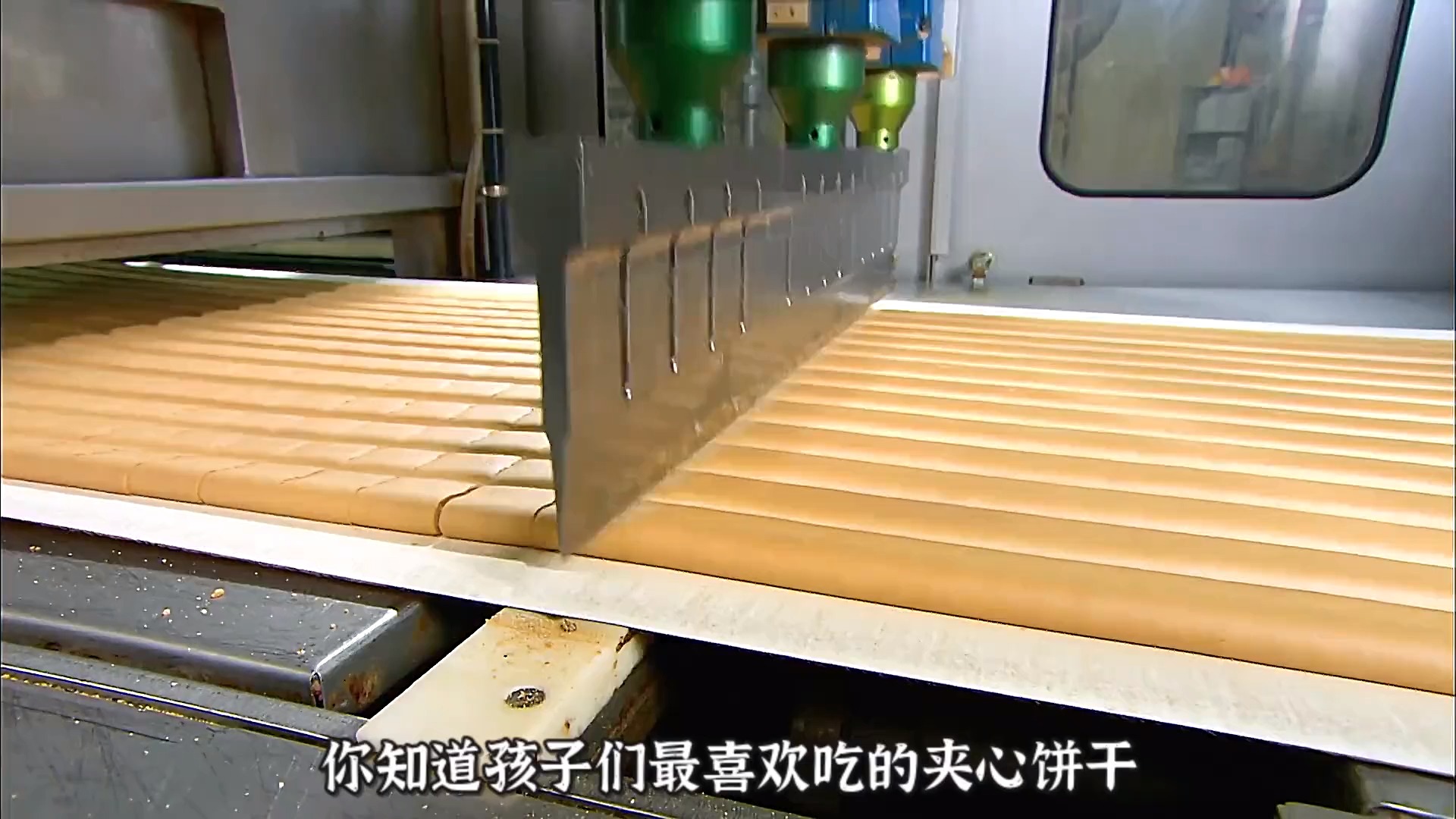 夹心饼干是怎么制作的?先倒入整袋白糖,再加入卵磷脂乳化剂! #夹心饼干