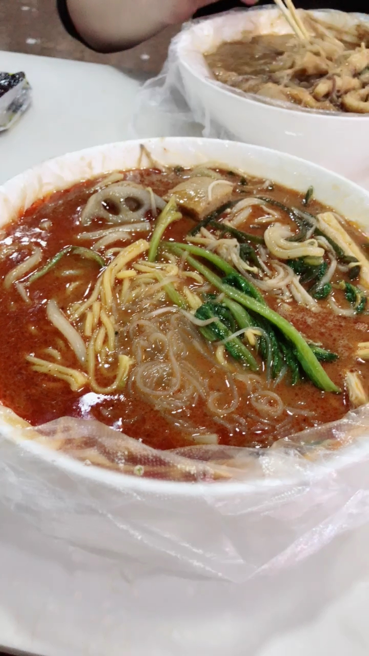 吃麻辣烫了