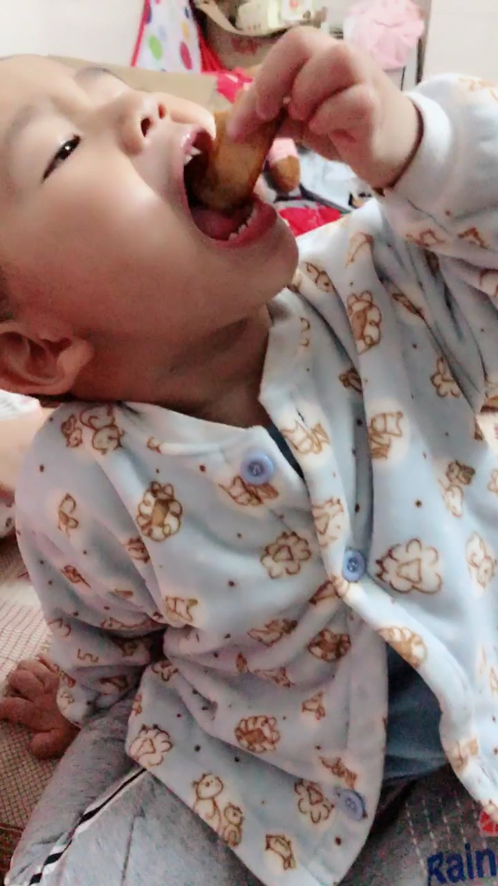 #食神大PK#五花肉酿咸蛋是这家私房菜里我最喜欢的,肥肉不腻,2岁哥哥很喜欢吃^_^