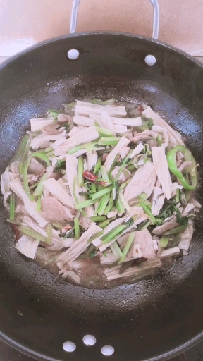 #分享美食#午餐芹菜、腐竹肉片搭配大米饭