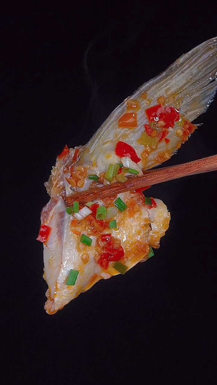 这样做的剁椒鱼头,肉嫩味美,汤汁还可以拌饭拌面!#剁椒鱼头#下饭菜