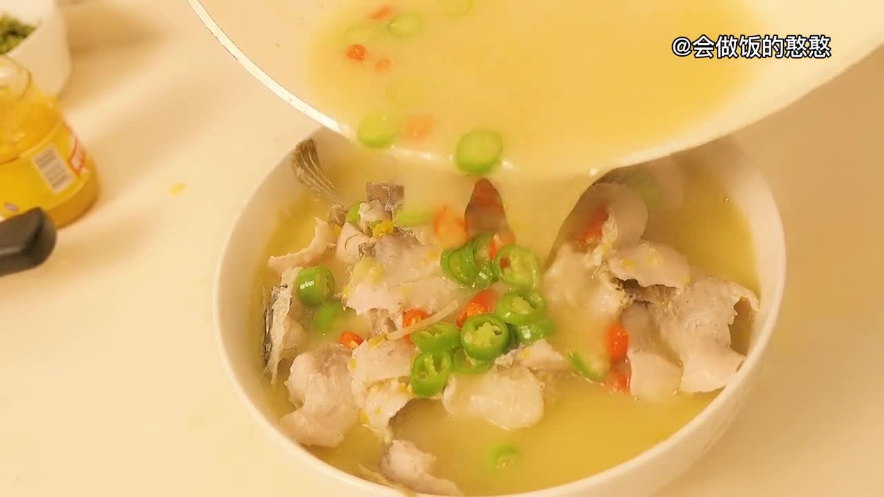新学的家庭硬菜,麻辣鲜香的金汤藤椒鱼,学会了你也是大厨!