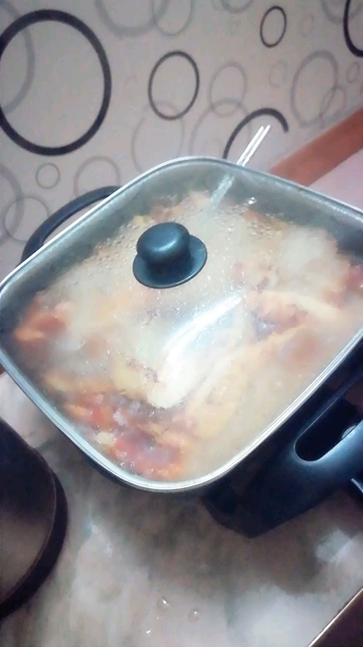 肚子饿了,做了个白莱炖鸡。