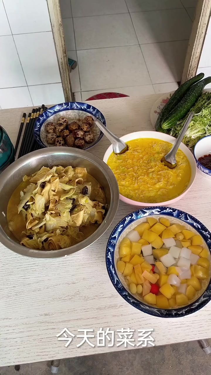 再不给我买肉我就抓羊记录农村日常生活搞笑夫妻