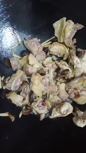 #吃喝玩乐过假期#干豆角炖三黄鸡非常好吃