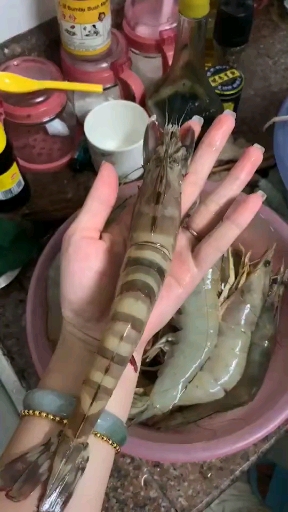 这九节虾够大,来清蒸