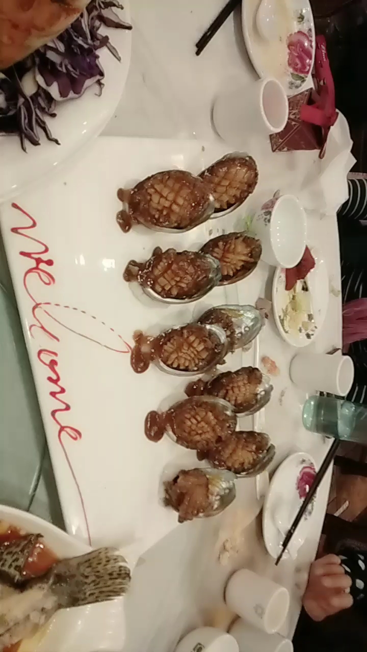 大鲍鱼,大龙虾。