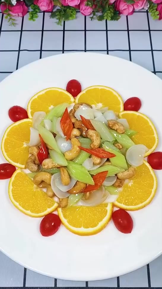 百年好合,西芹百合炒腰果,一道幽香爽口甘旨安康菜品,喜好的赶快动起来吧