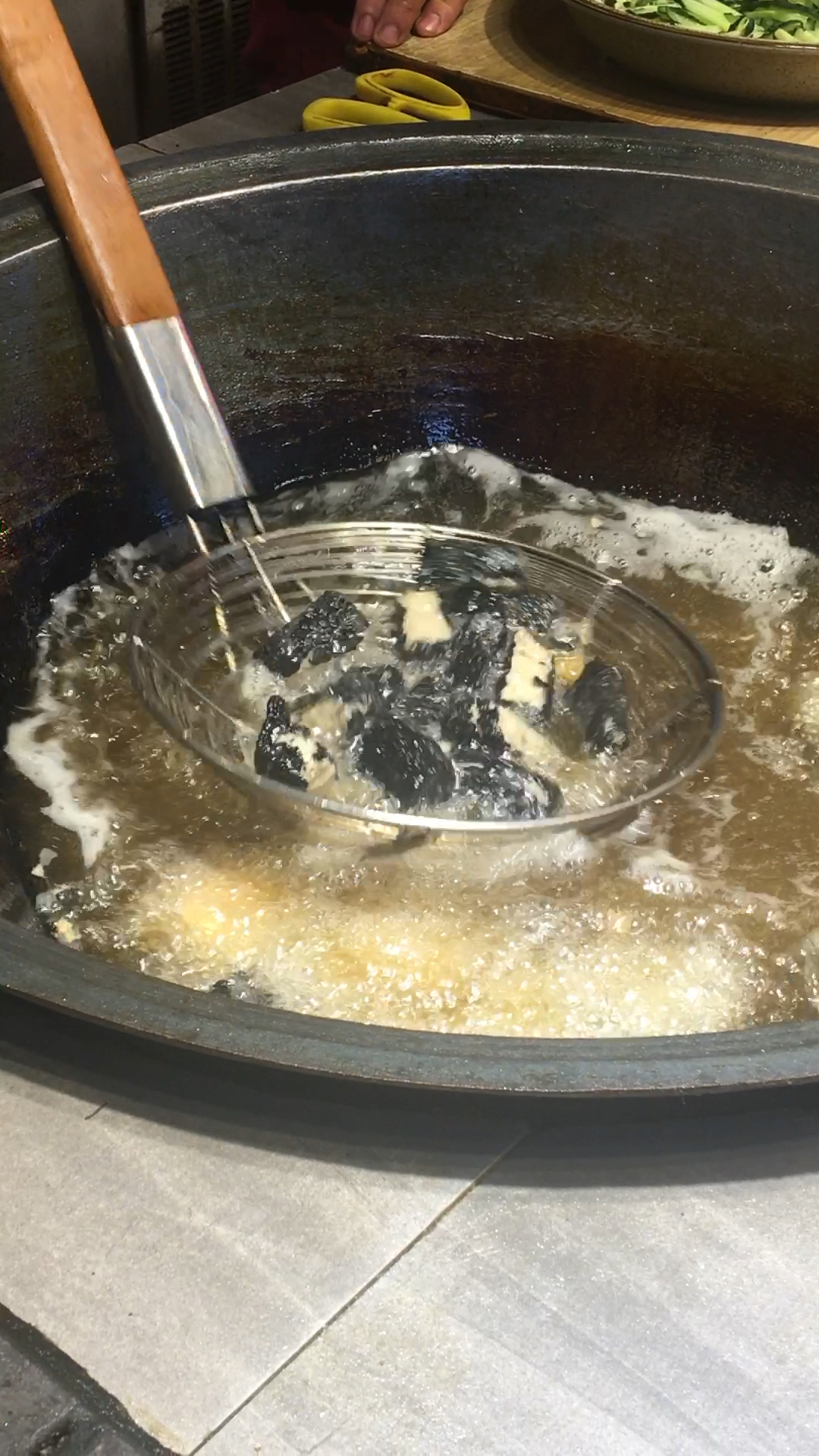 #家乡特色美食#为什么臭豆腐的外皮是黑色的?你们知道吗