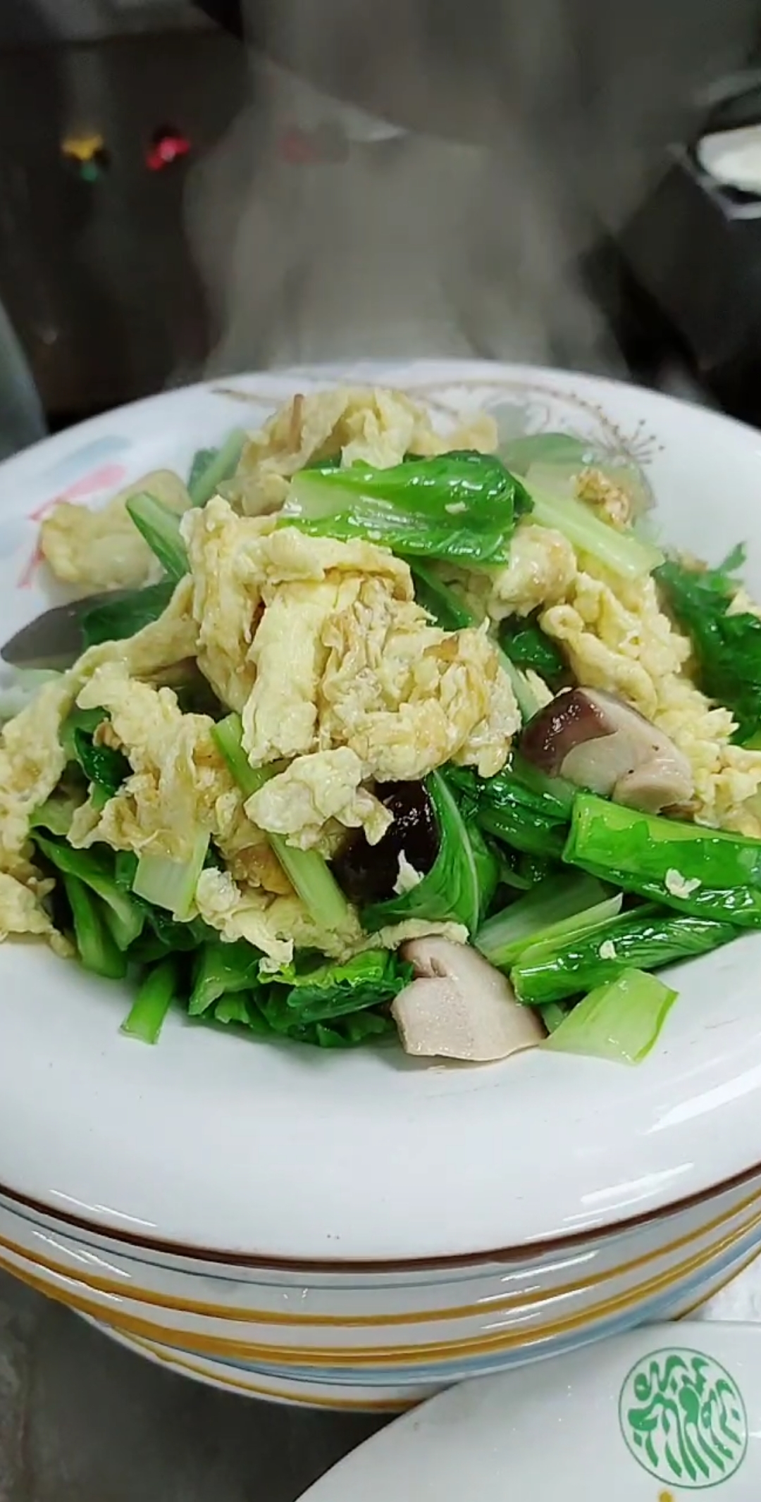 #秀出我的家乡味#香菇小白菜炒鸡蛋,最简单的食材做出做出最美的味道。