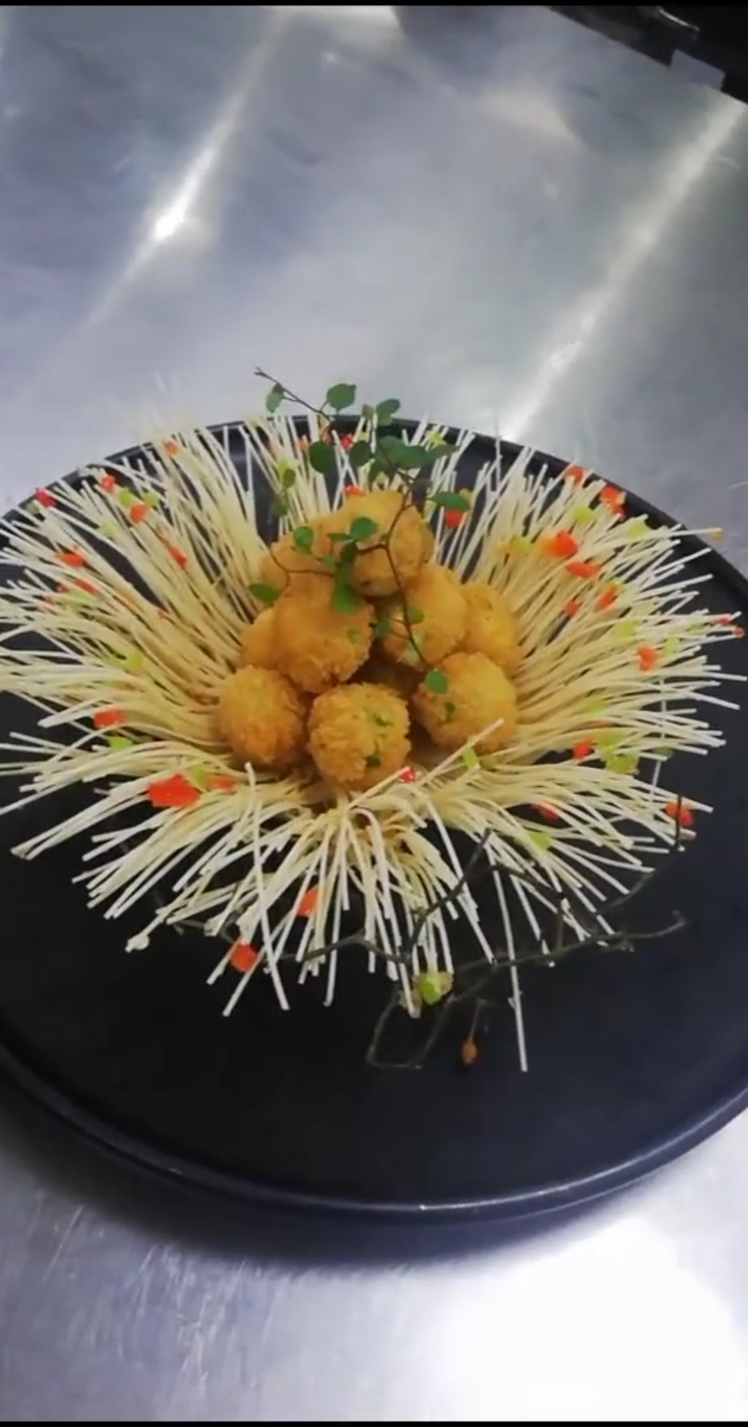 #秀出你的拿手菜#用面条炸雀巢,漂亮的更有面子,提高价位