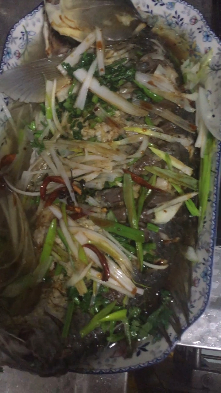 油泼鲤鱼做好了