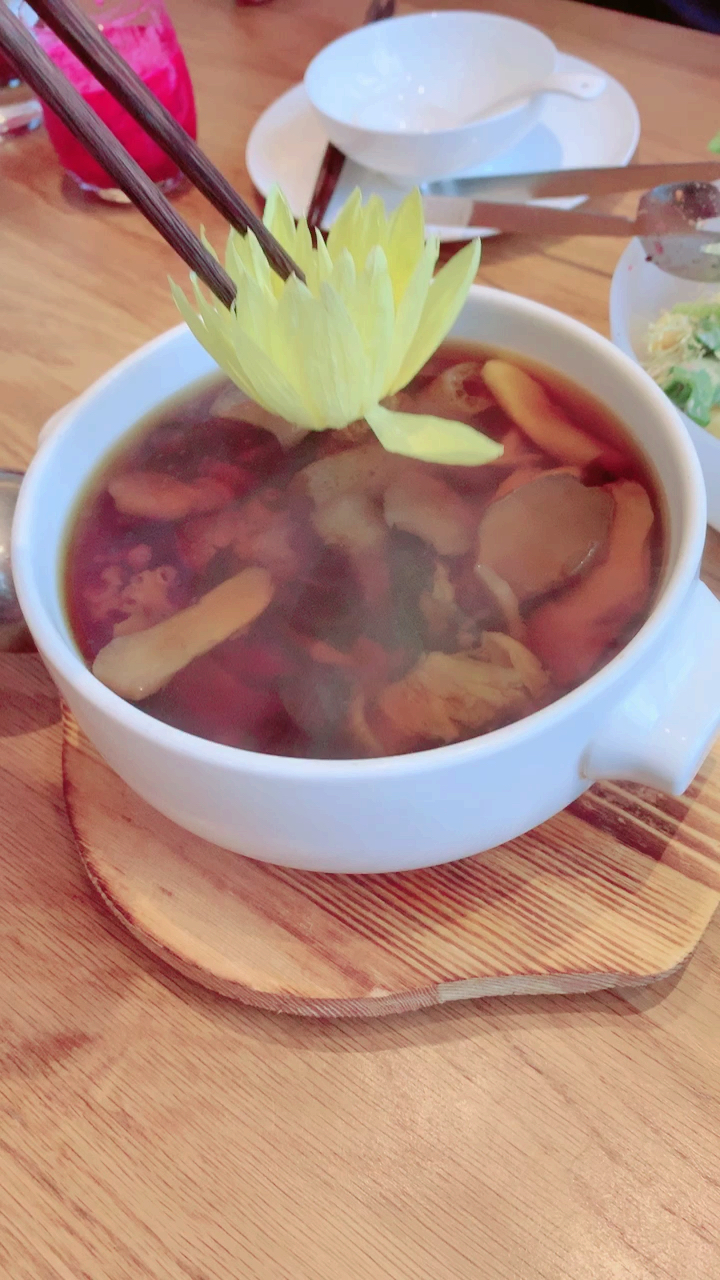莲花野生菌菇汤
